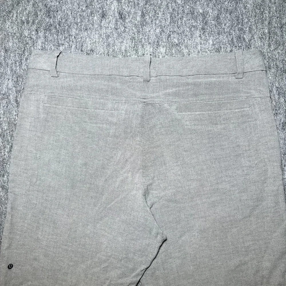 Lululemon Commission Shorts Men 38 x 11 Light Gray Chino Casual Summer Logo
